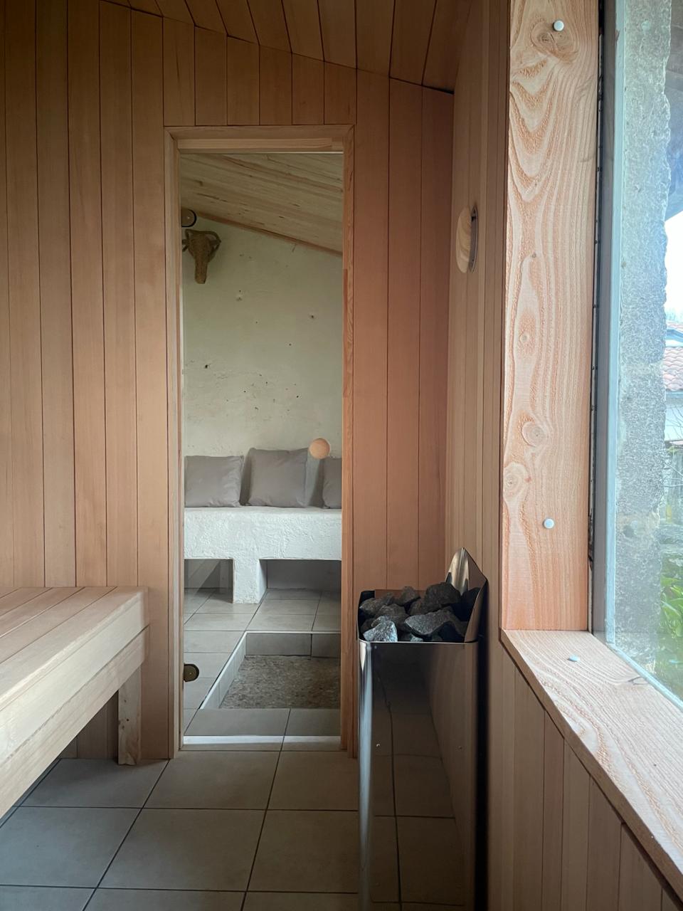 Poêle à pierres chaudes du sauna